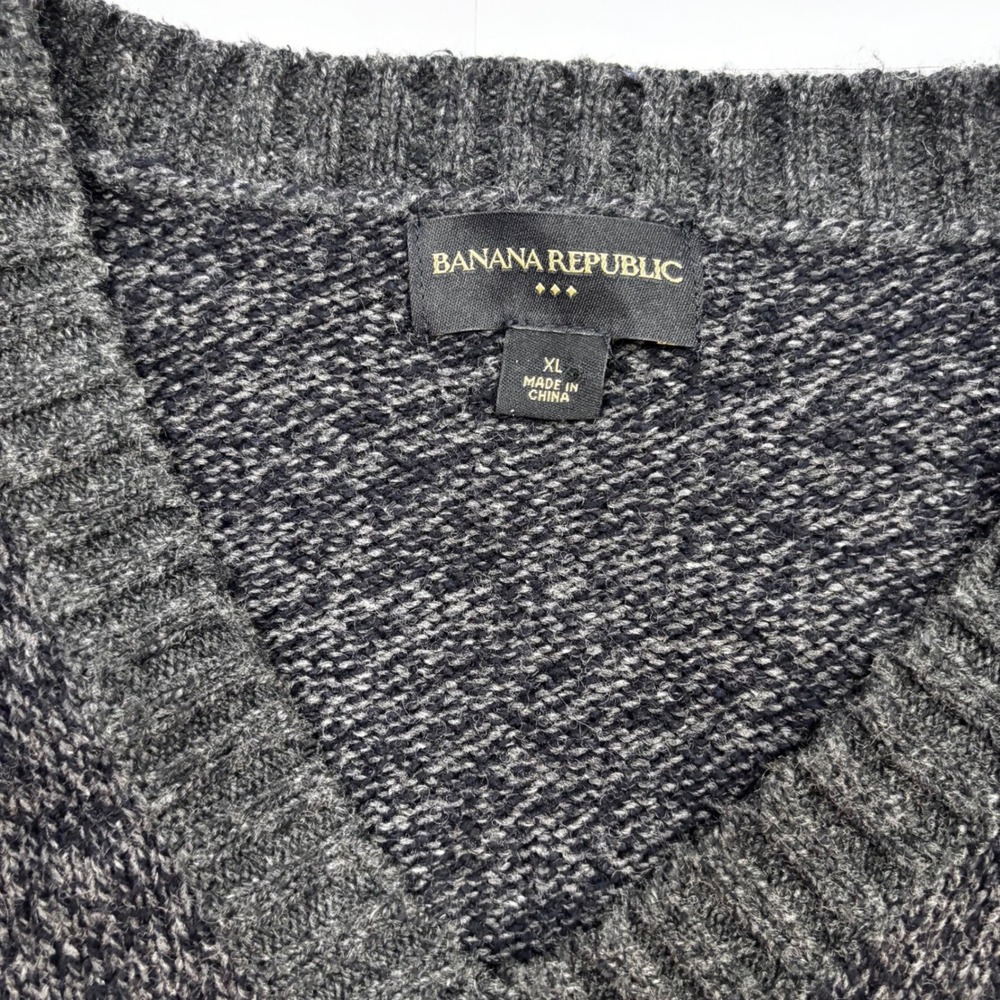 Banana Republic Mens XL V-Neck Sweater Gray Marl Knit Ribbed Trim Pullover - Picture 4 of 9